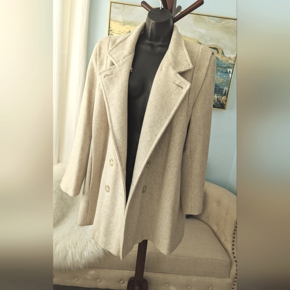 Vintage Ms. Freddi Wool Long Winter Coat . - Picture 12 of 16